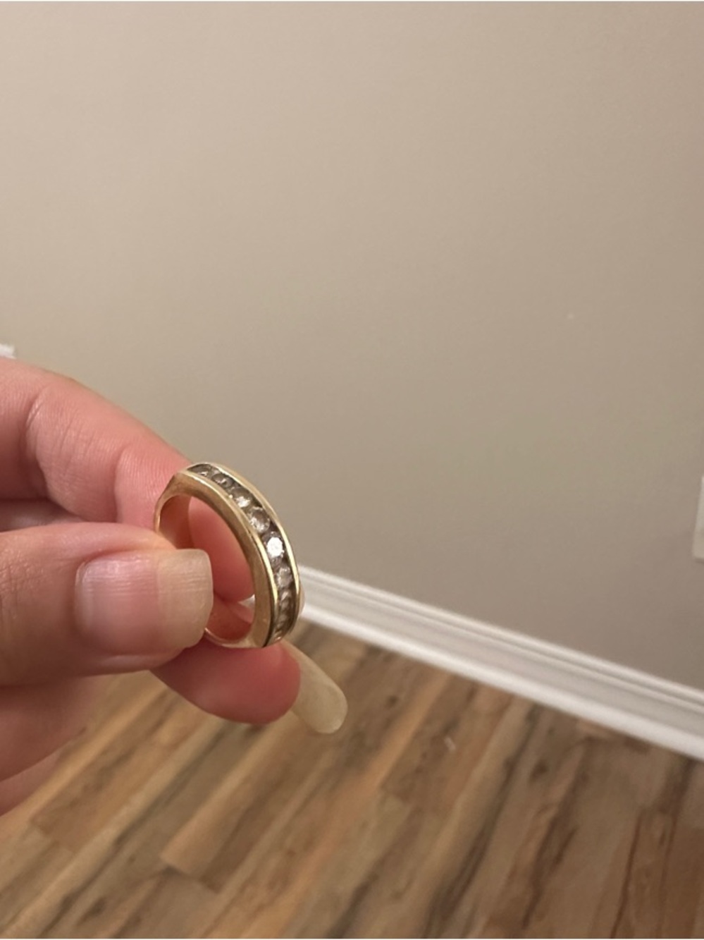 14K Vintage Gold Band Ring with Clear 8 Stones - Gold